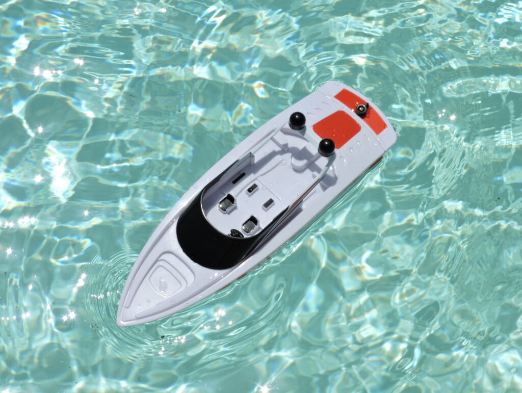 Bateau Télécommandé Revell Spring Tide Pink – 2 Moteurs, 2 Canaux, 23.5 Cm, Pour Piscine Ou étang